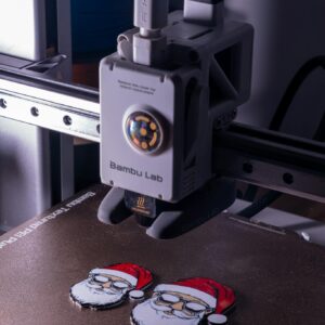 3D printer crafting Santa Claus figures with red hats, capturing modern holiday manufacturing.