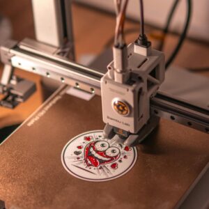 3D printing heart design in workshop setting. Perfect for Valentine creativity concepts.